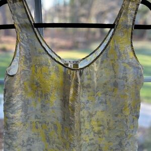 CABI “WHISPER BUTTON BACK”100% SILK SLEEVELESS TANK SMALL
Style 811 RN#4077